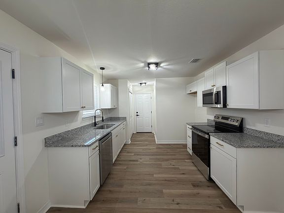 3rd image of 6121 Robin Rd