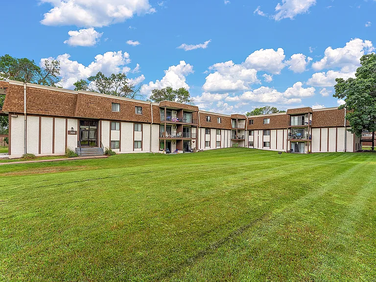 Lancaster Village Apartments — Photo 37