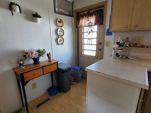 5th image of 2514 Leisure Ln