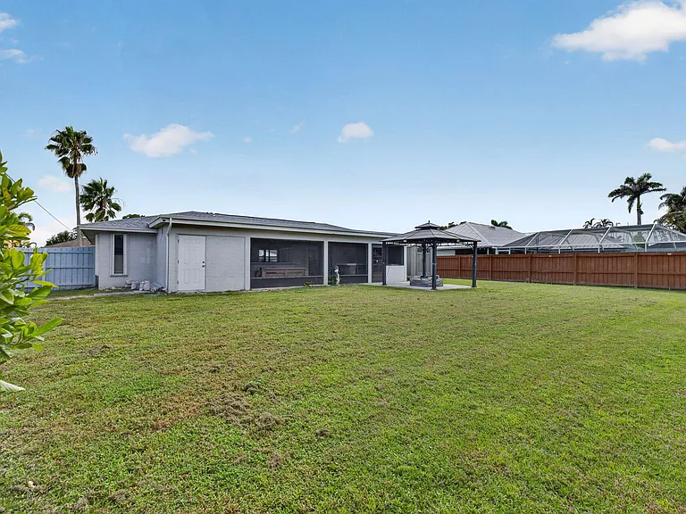 825 SE Starflower Ave — Photo 42