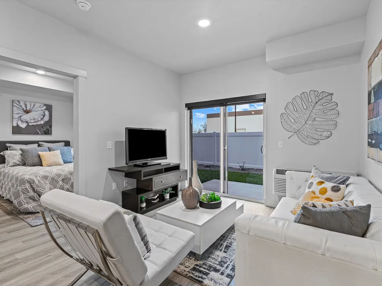 The Eliana Apartments — Photo 3