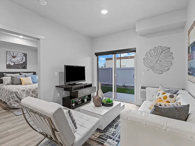 The Eliana Apartments — Photo 3