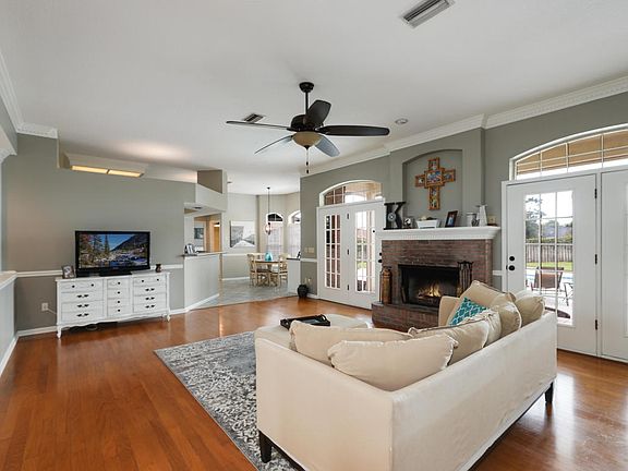 5th image of 9820 Cresswell Ln N