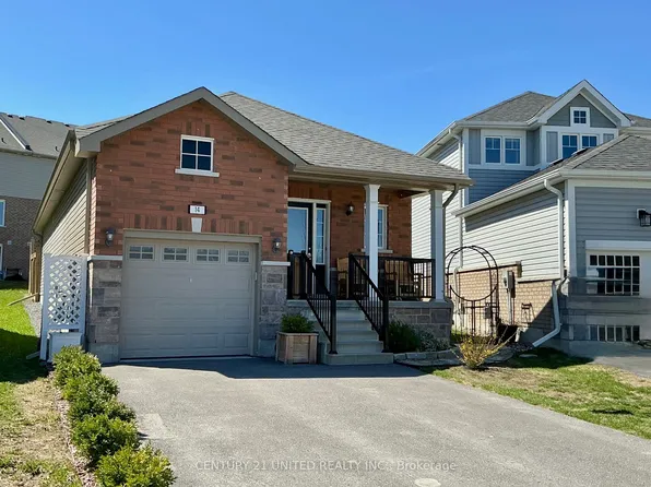 14 Summer Ln, Selwyn, ON K9L 0G4