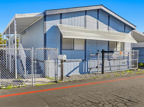 122 Beechwood Ln, Oceanside, CA 92054