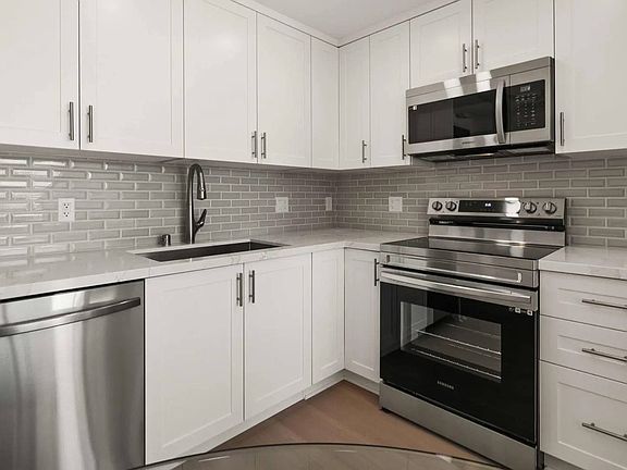 2nd image of 3967 Beverly Blvd #115