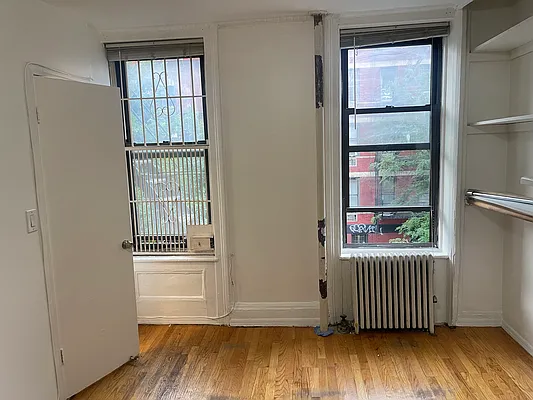 Rented by Realty Advisors Group | media 14