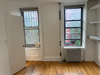 Rented by Realty Advisors Group