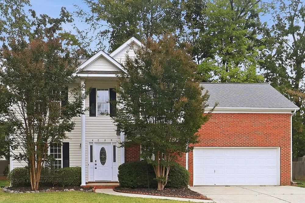 4 bed, 2.5 bath, 1724 sqft, $2,205 — Photo 1