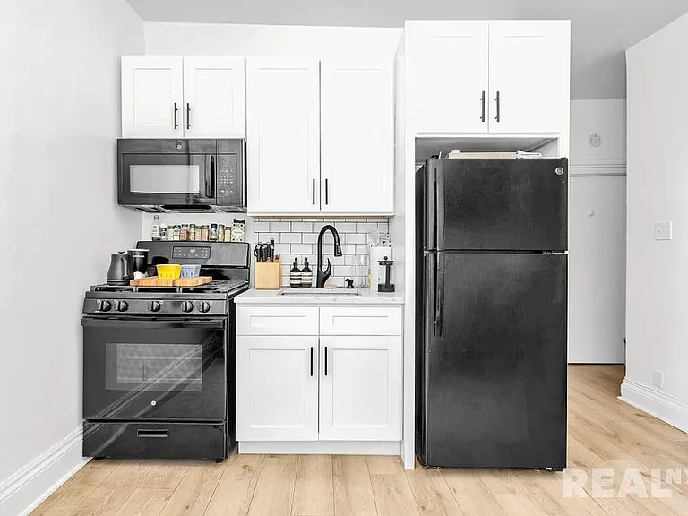 211 Lafayette Ave #13 — Photo 4