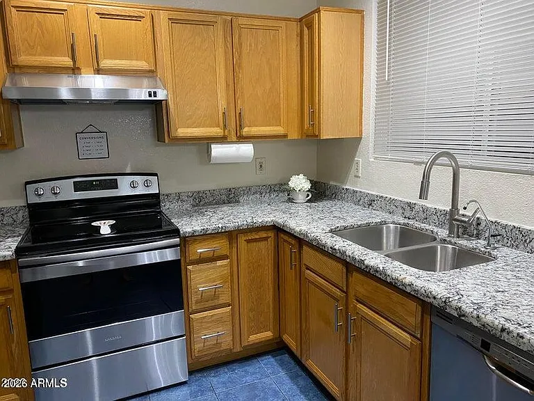 8972 W Lisbon Ln — Photo 12