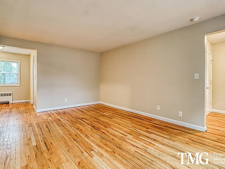 Regency Park Apartments — Photo 6