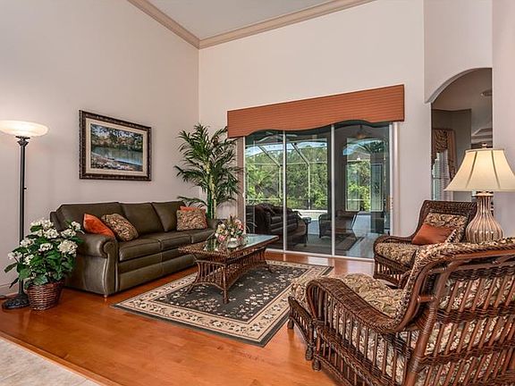 4th image of 555 Whisper Woods Dr