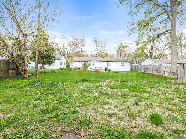 1044 Avondale Ct — Photo 16