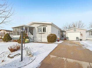 412 Oak Lodge Road, Waterford, WI 53185