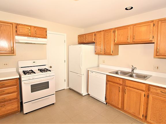 3rd image of 162 Stirling Ln Unit V2