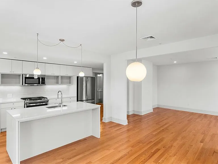 31 Parade St #402 — Photo 6