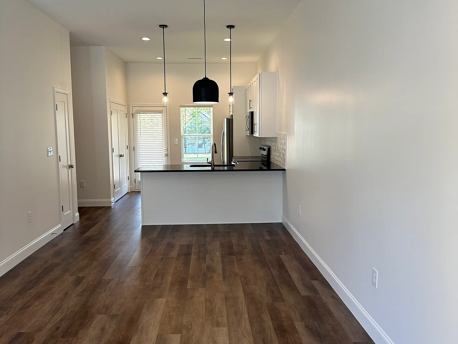 3 bed, 1100 sqft, $1,445 — Photo 4