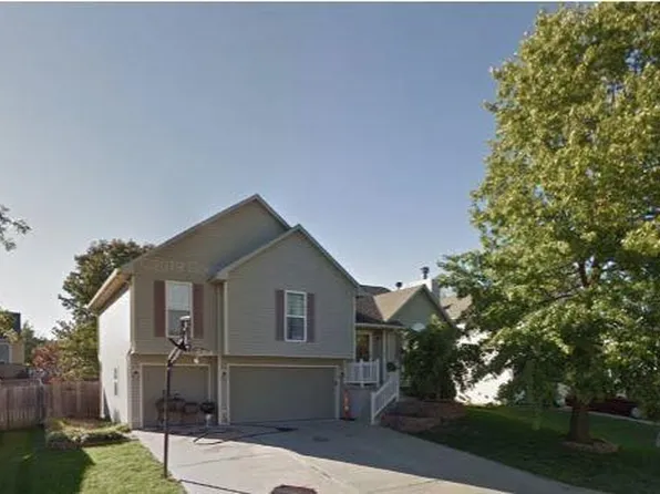 828 Highland Ave, Grain Valley, MO 64029