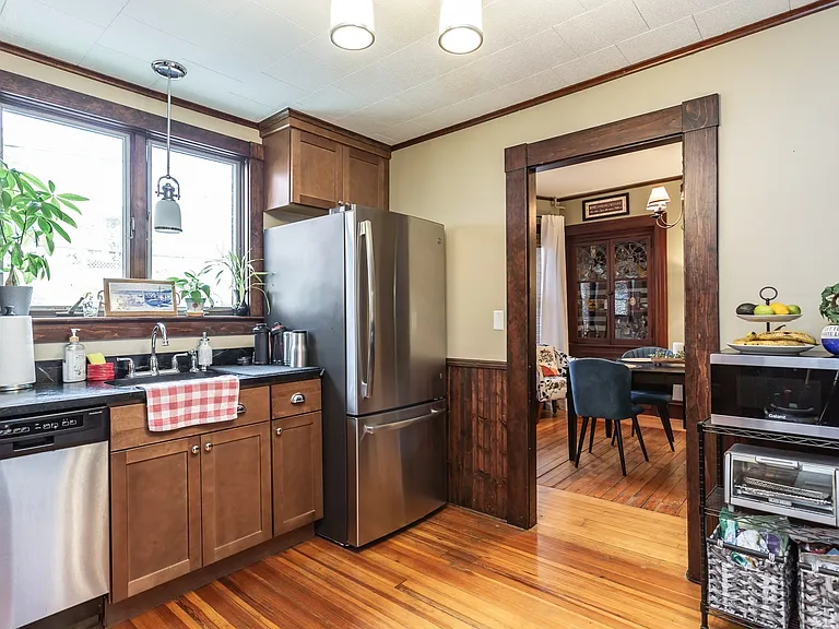256 Maple St #1 — Photo 4