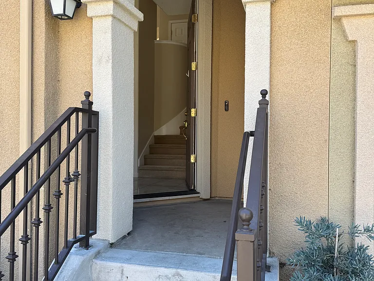 Tower Hill Ave — Photo 2