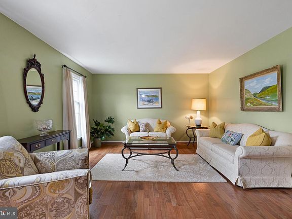 3rd image of 14 Ridgewood Dr