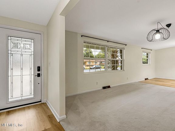 3rd image of 5548 MAXINE Drive