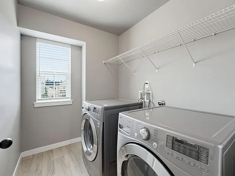 831 Burwood St SE — Photo 22