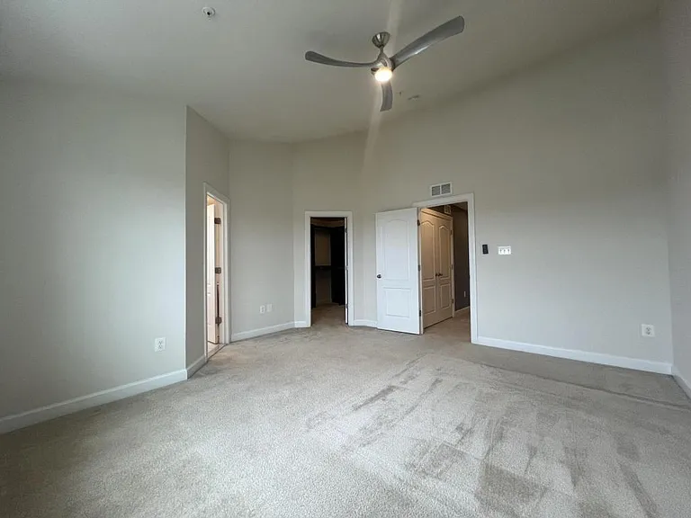 2101 Saint Josephs Dr — Photo 23
