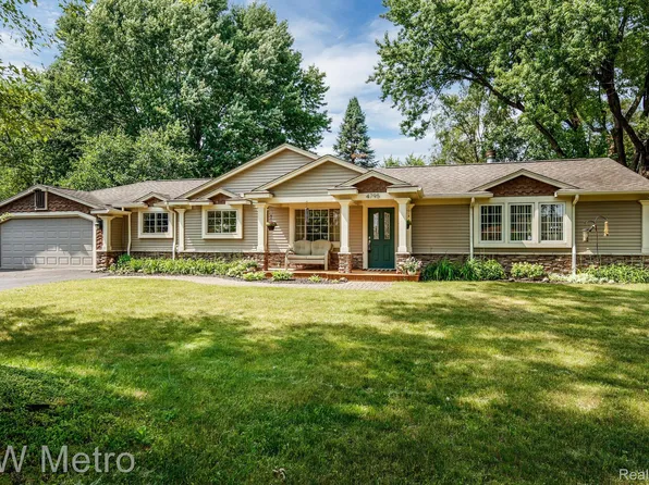 4795 Sundale Dr, Clarkston, MI 48346