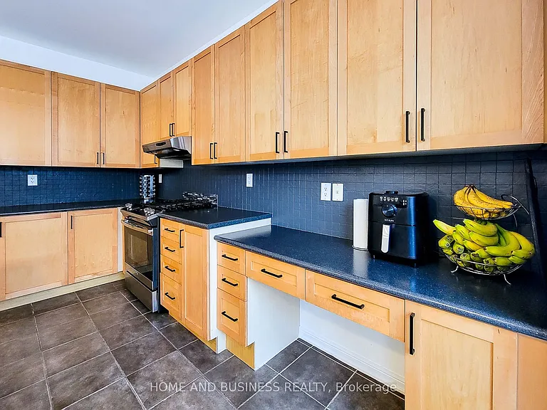 913 McEwan Dr — Photo 14