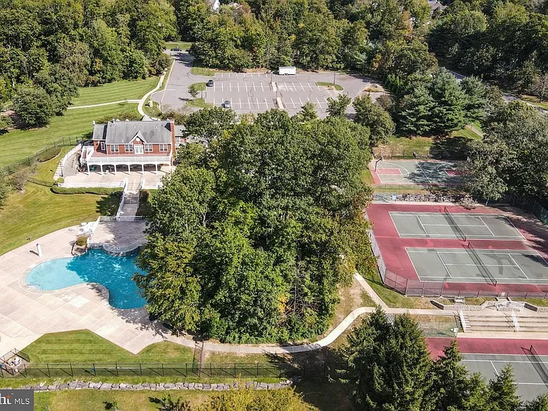 302 Wellington Park Dr — Photo 37