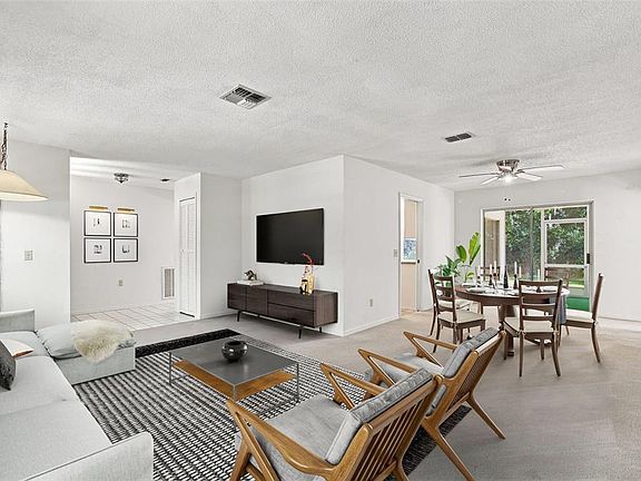 3rd image of 8 SANDPINE COURT W