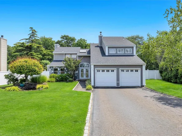 859 Pine Avenue, West Islip, NY 11795