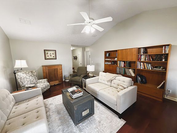 2nd image of 1606 Saint Andrews Dr