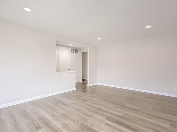 3rd image of 682 Brantwood Ct