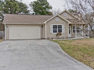 225 Zachary Ln, Hubert, NC 28539