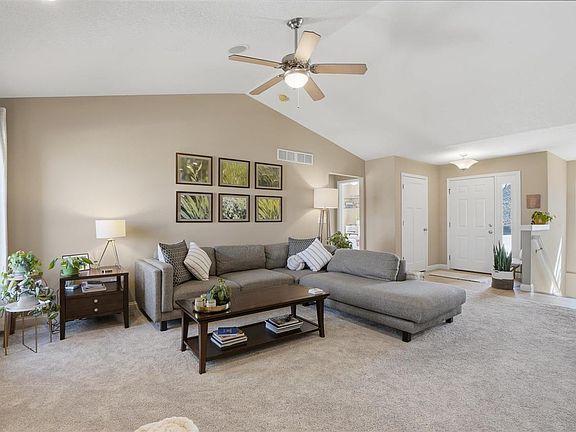 5th image of 360 Lockmoor Ave