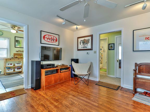 5th image of 1004 S Wabash Ave
