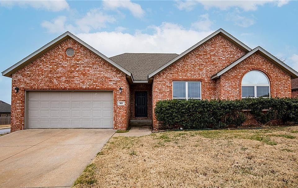 1st image of 901 Sienna Dr