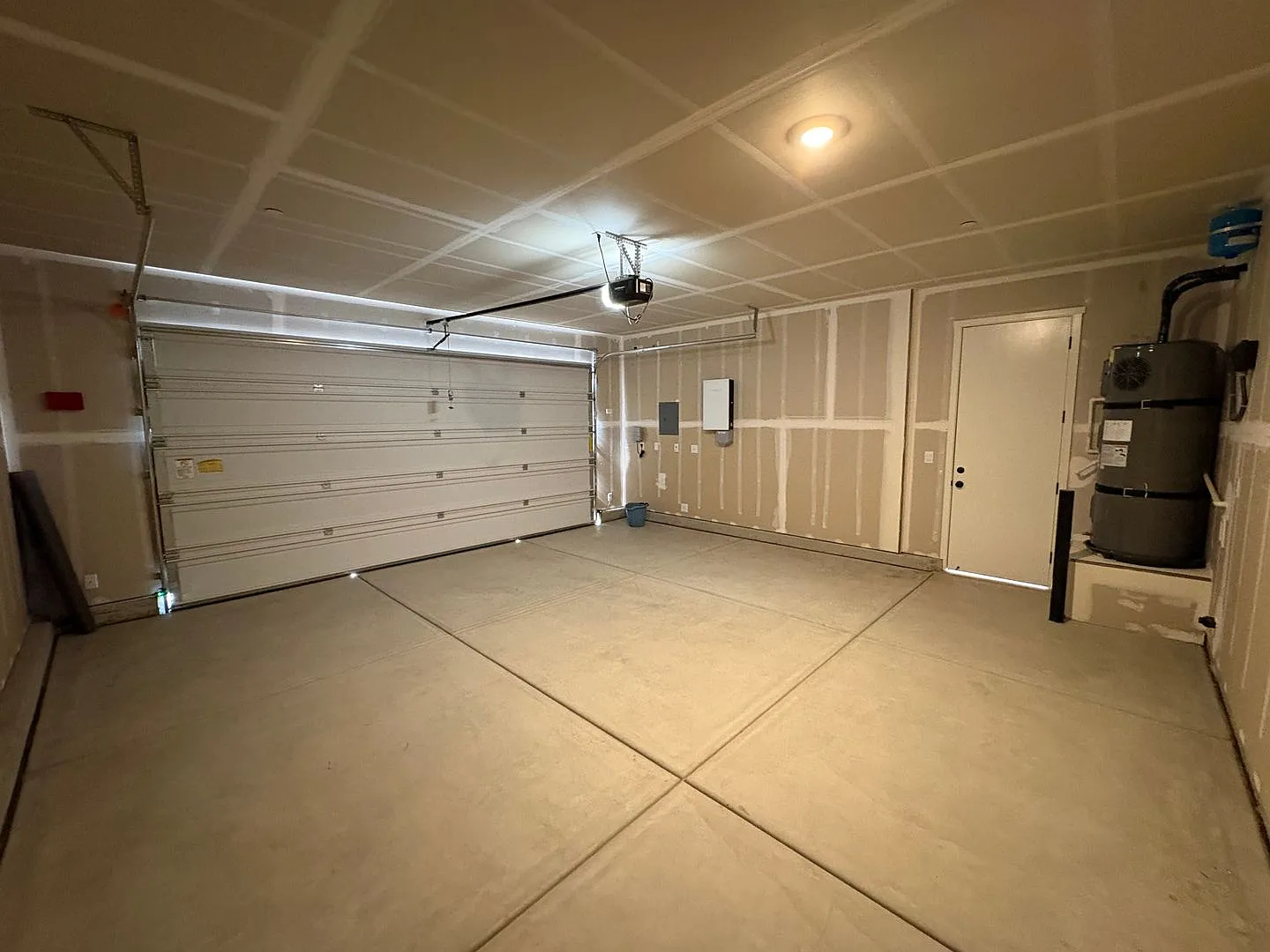 Newly built home Available Now! — Photo 3