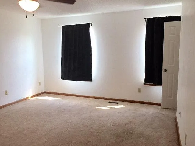 3 bed, 2.5 bath, 1430 sqft, $2,400 — Photo 4