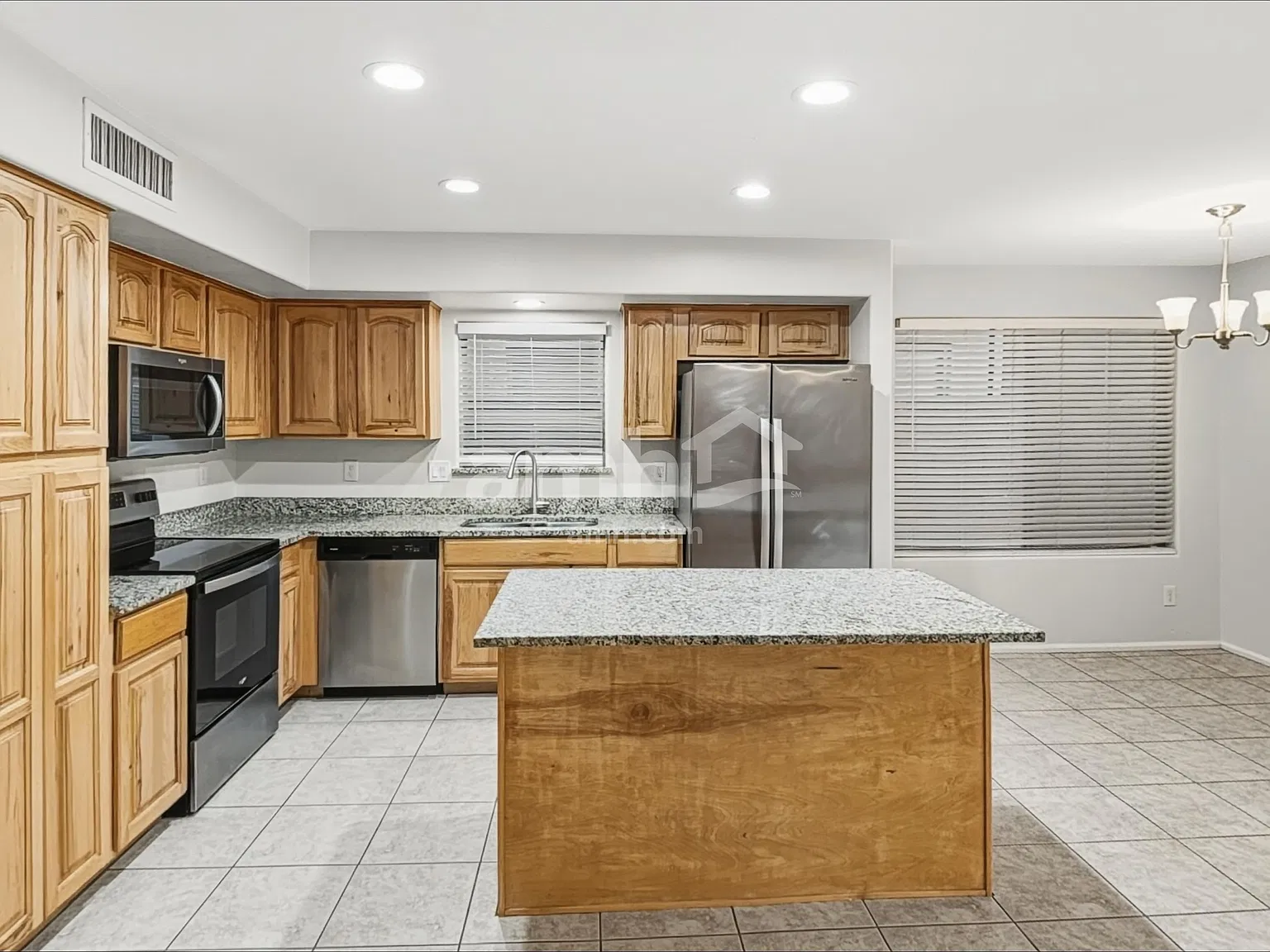 4 bed, 2.5 bath, 2050 sqft, $1,990 — Photo 3