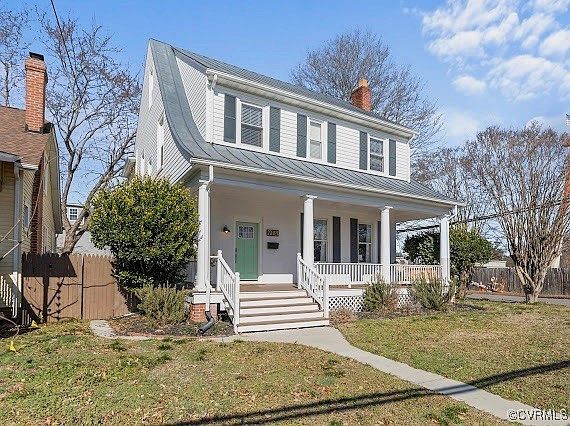 2nd image of 914 Young St