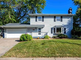406 W Sheridan Dr, Eldridge, IA