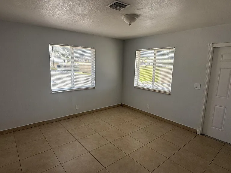 2820 Avenue S #12 — Photo 3