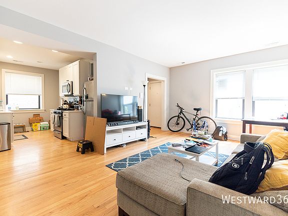 2nd image of 2032 W Berwyn Ave #2