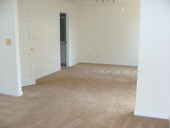 3rd image of 163 Haven Oak Way