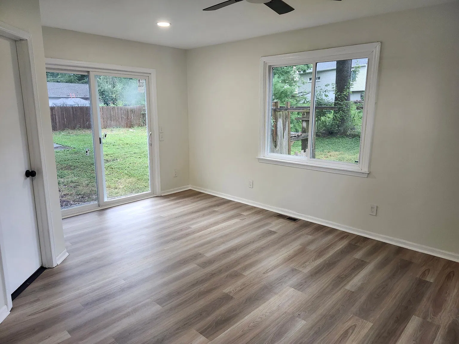4 bed, 1571 sqft, $2,522 — Photo 2