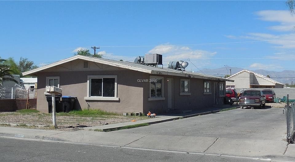 2nd image of 1616 E Nelson Ave